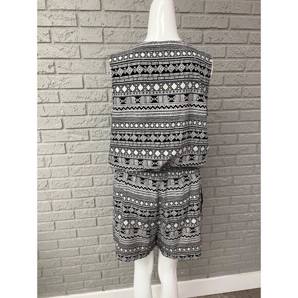 Merona Women Black White Aztec Geometric Print Romper Size XL - Picture 2 of 10